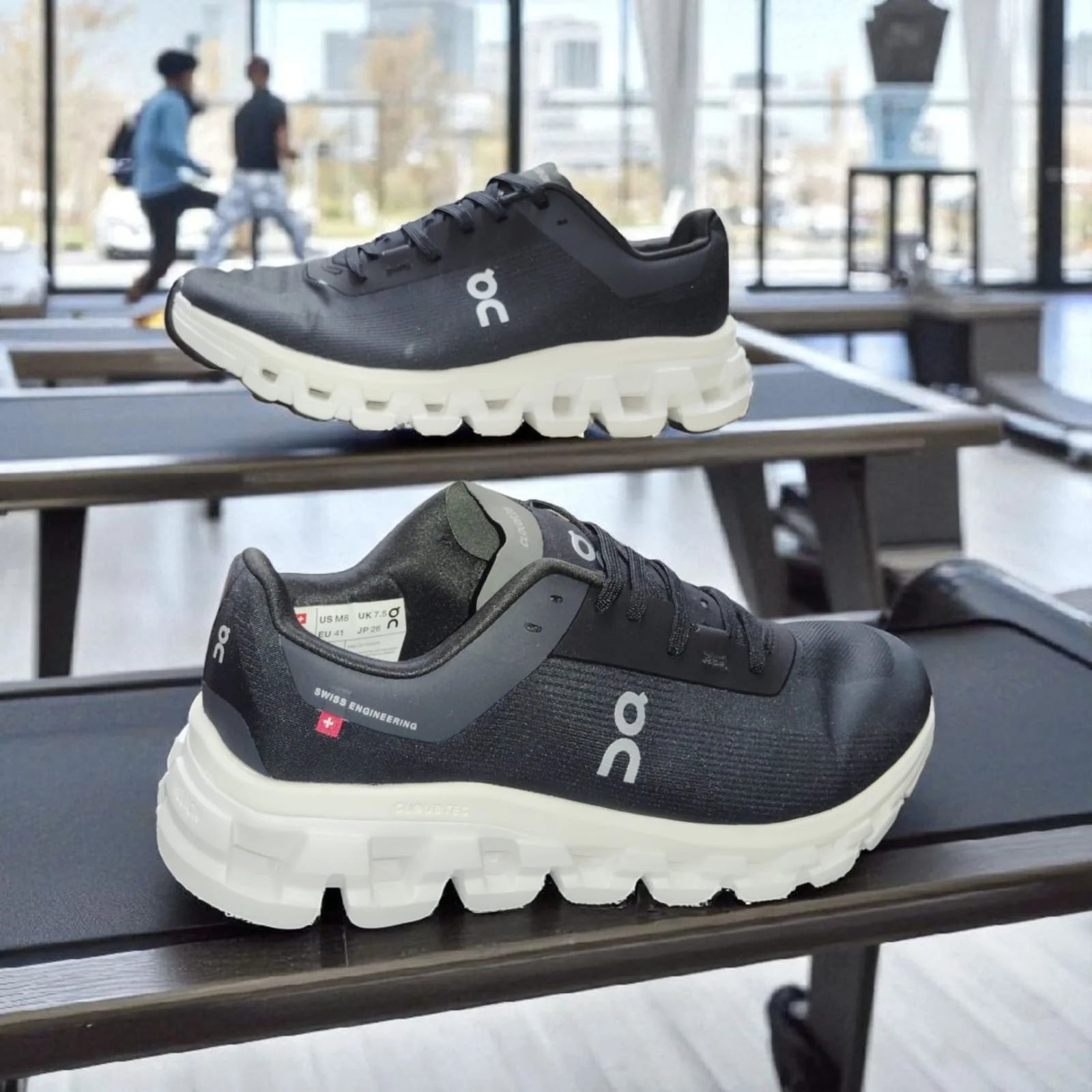 PRODUCT NAME: On Clo_ud_flow 4 Low Top Black
