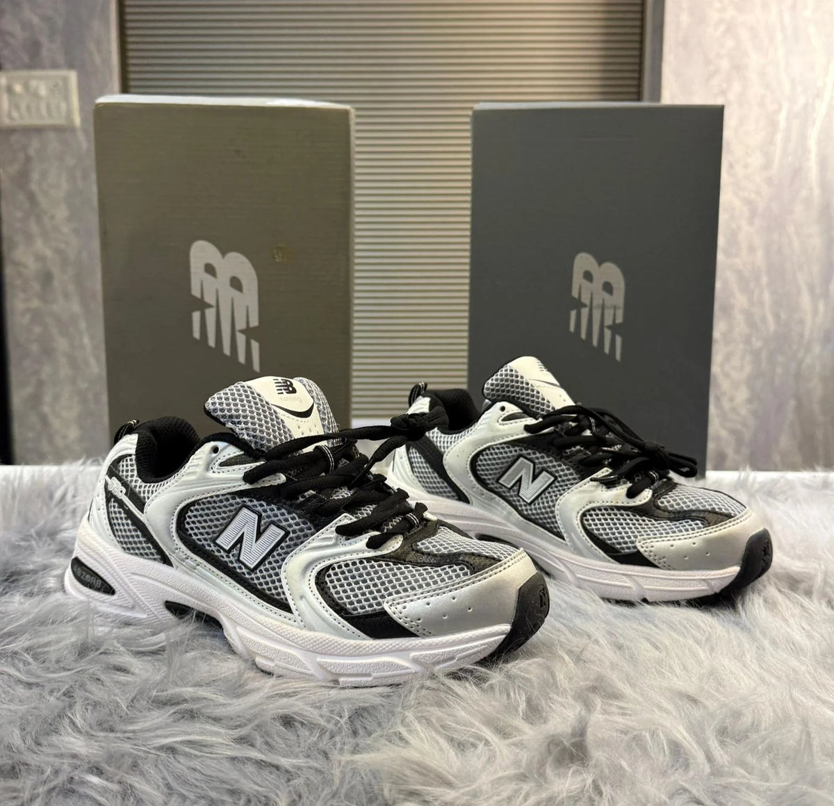 New_Bal_ance-530-trainers-White-Black