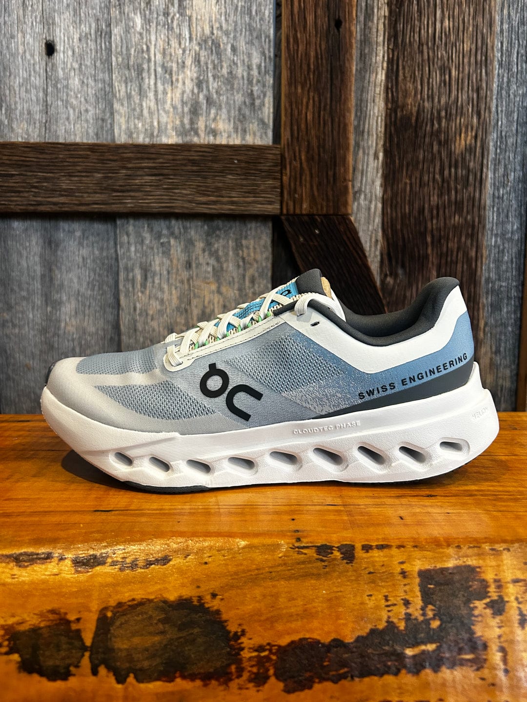 On Clo_ud _Surfer Next Niagara White