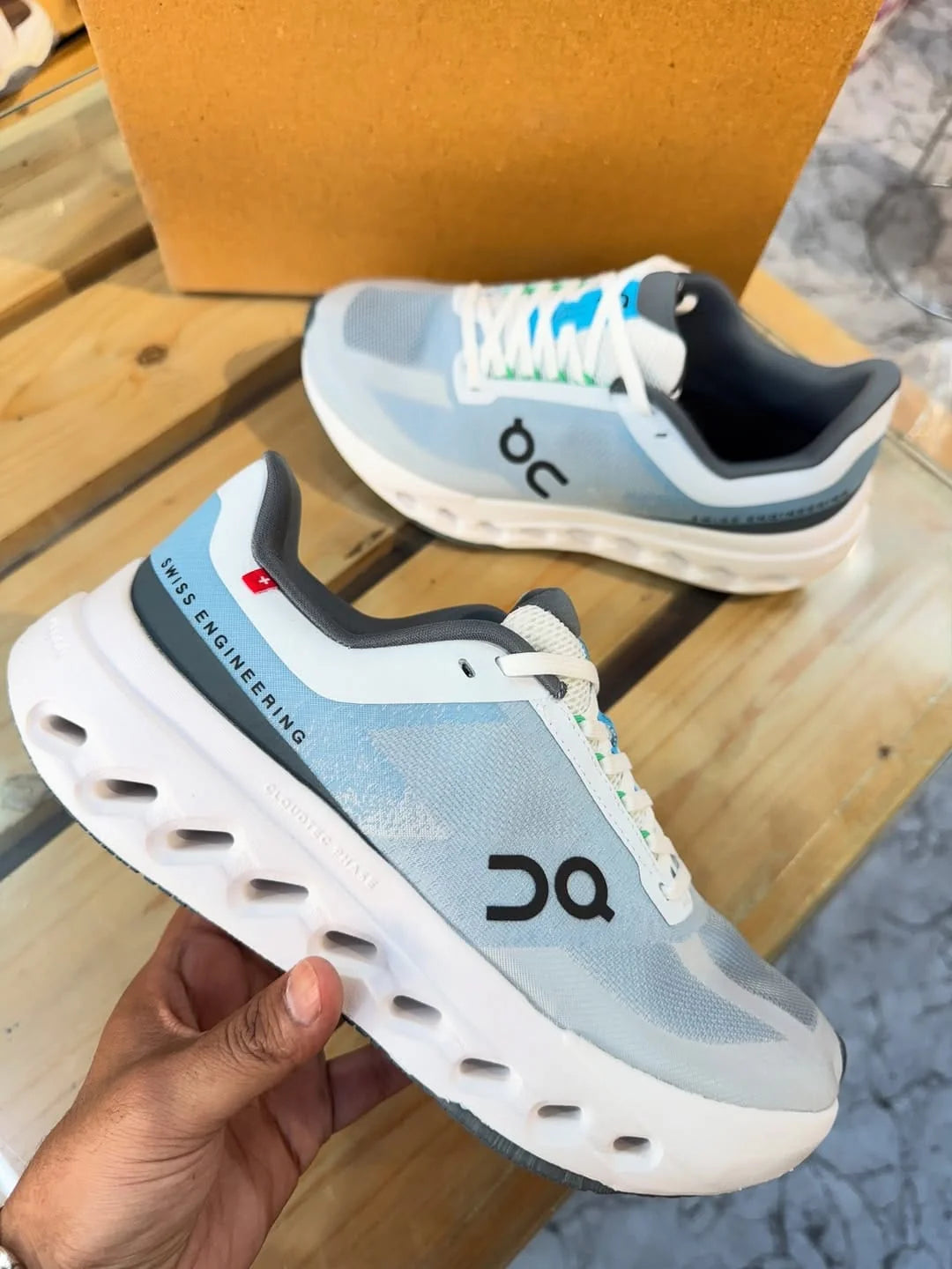 On Clo_ud _Surfer Next Niagara White