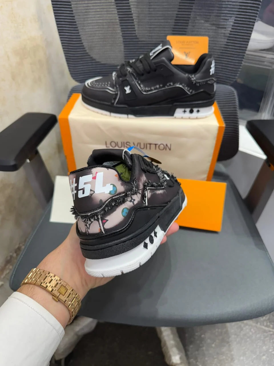Lou_is_Vui_tton LV Civilist Trainer 2025