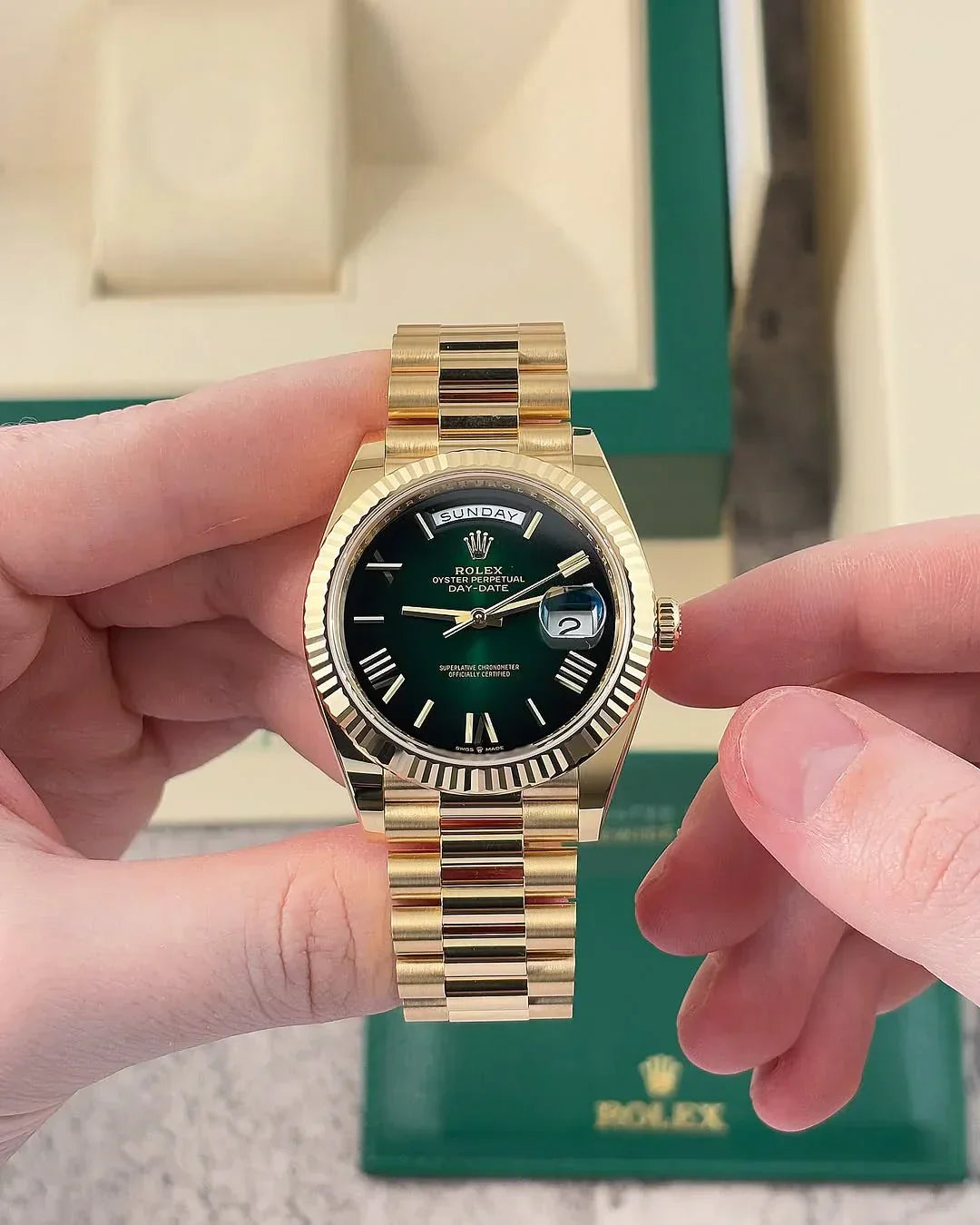 day date gold green